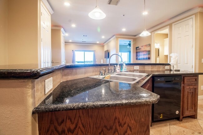 Building Photo - 7039 Kingston Cove Ln Unit 307