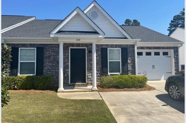 Building Photo - Townhome Available August 1st 2025