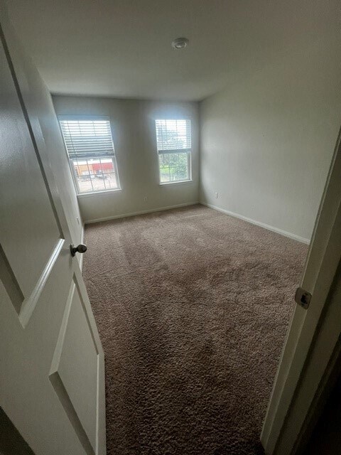 Photo - 545 Bains St