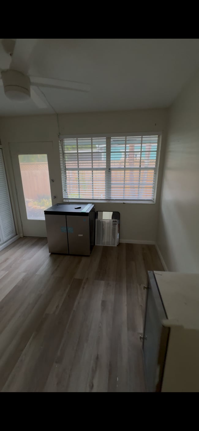 Photo - 217 SW 11th Ct