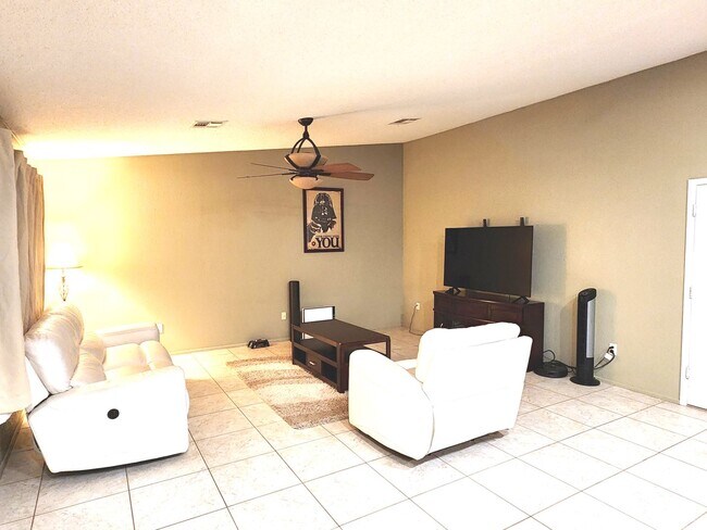 Photo - 4 bedroom, 2 bath in Ocotillo subdivision