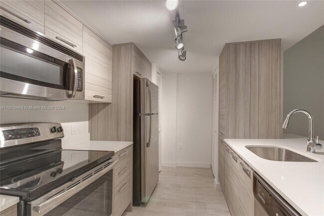 Photo - 1756 N Bayshore Dr Unit 16F