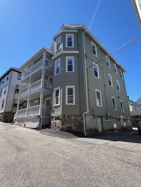 Building Photo - 8 White Ave Unit 2