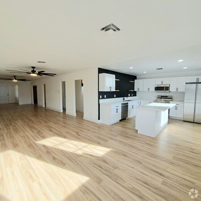 Building Photo - Stunning Newly Renovated Three Bedroom Rental