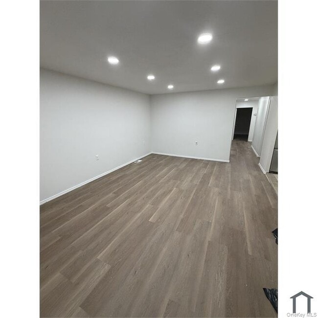 Building Photo - 803 Jackson Ave Unit A