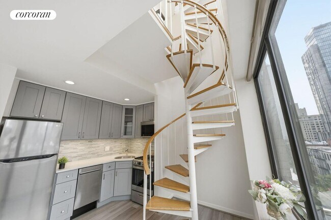 Photo - 300 E 90th St