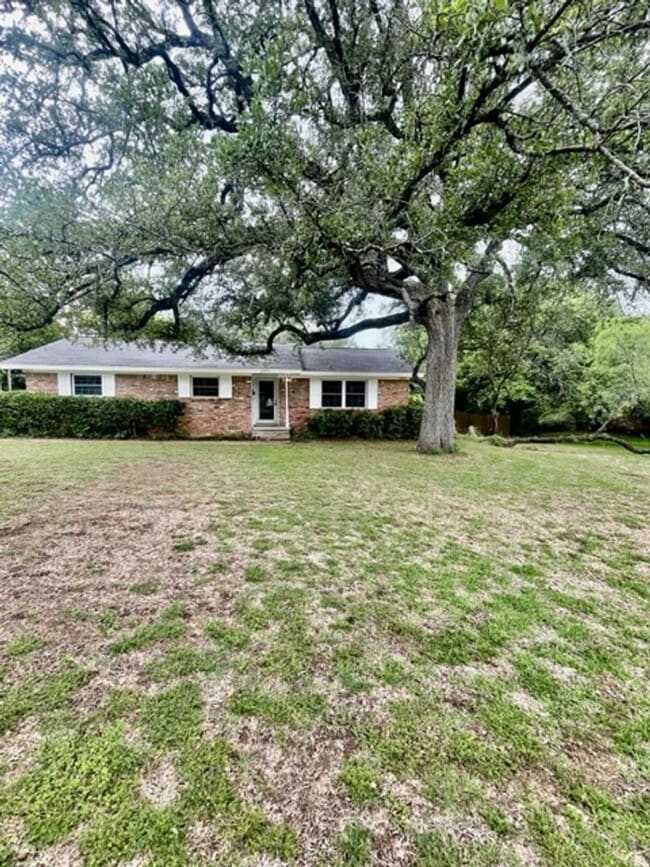 Photo - 3310 MacArthur Dr