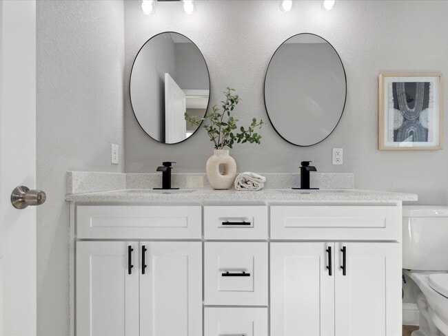 Photo - 2500 Oxford Ave