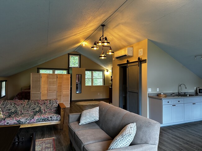 Photo - 137 West Rd Unidad Second floor oasis