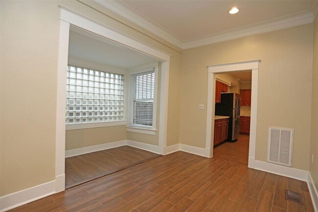 Photo - 614 W Alabama St