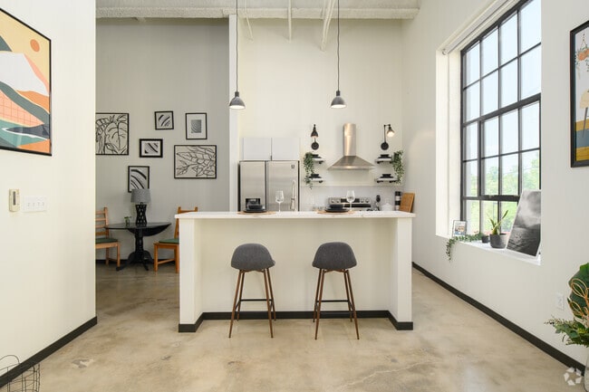 1BR, 1BA - 755SF