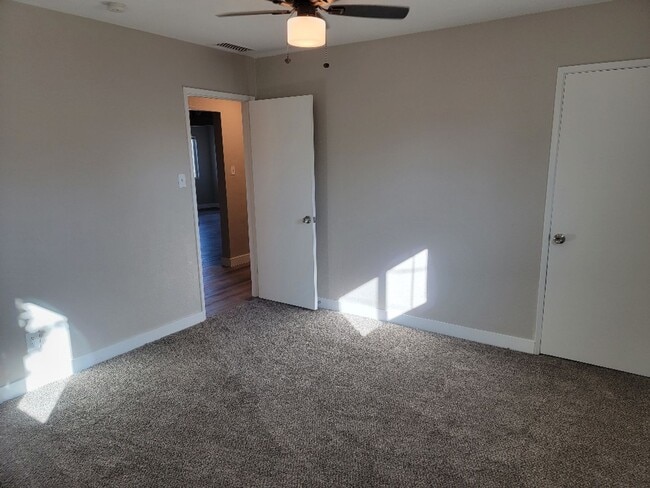 Photo - 3 BEDROOM**UPGRADES*CLOSE TO AREA SCHOOLS ...