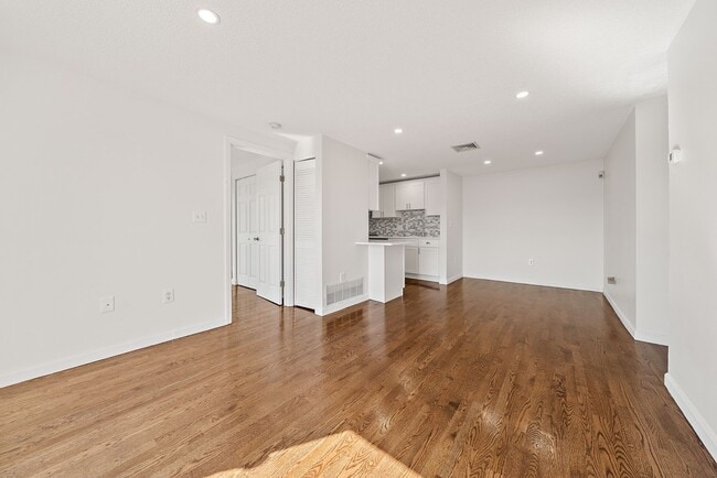 Photo - 336 Adams St Unit 28