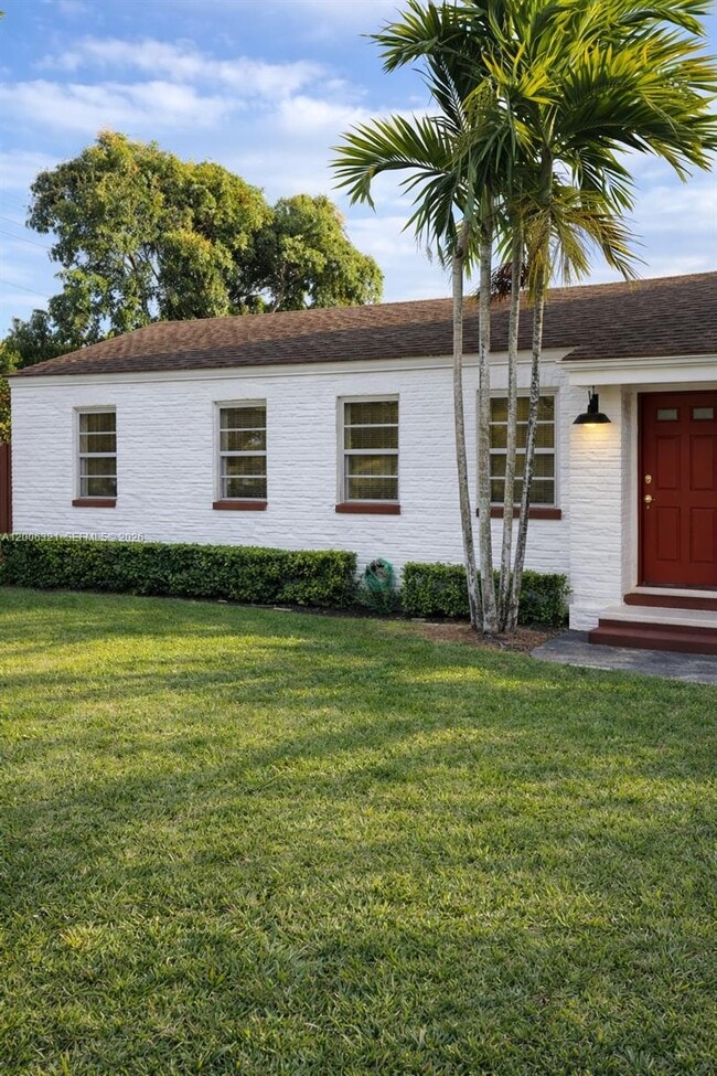 Building Photo - 5800 SW 61st St