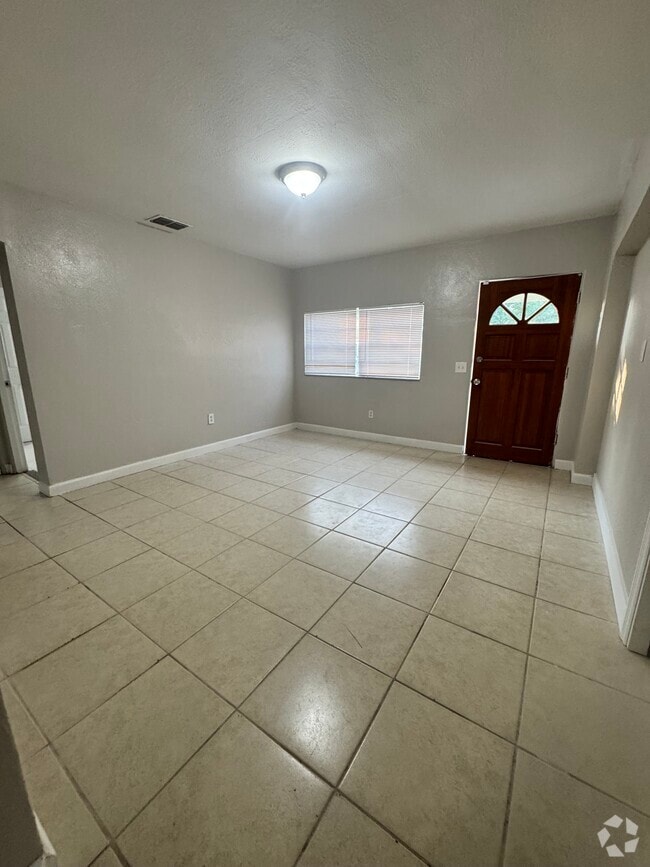 Building Photo - 1605 E Maple Ave Rental