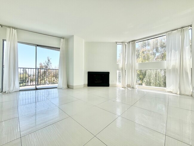 Photo - 3949 Los Feliz Blvd. Los Angeles, CA 90027 Unit 518