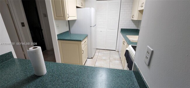 931 NE 199th St Unit 202-22