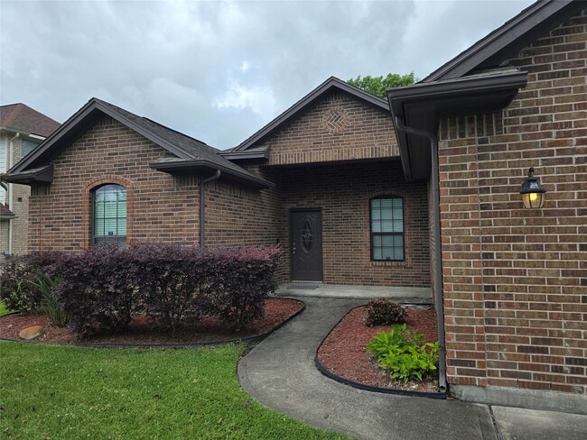 Building Photo - 5118 Bayou Dr