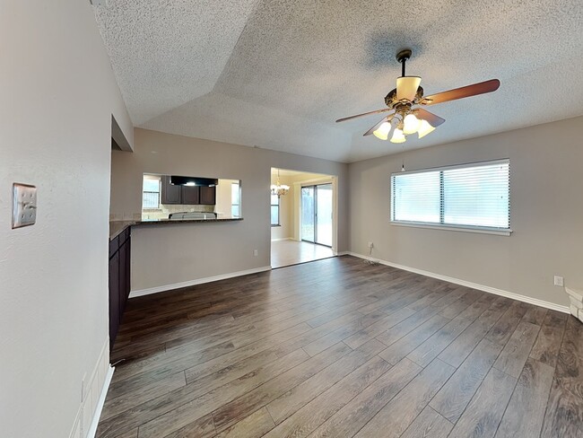 Photo - 445 Hillside Dr