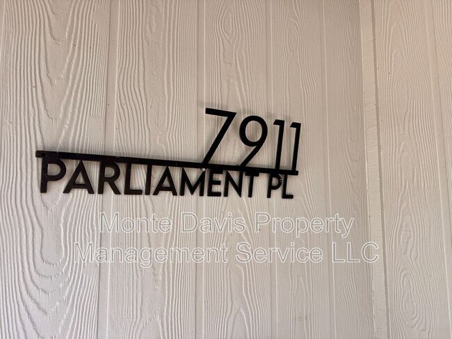 Photo - 7911 Parliament Pl
