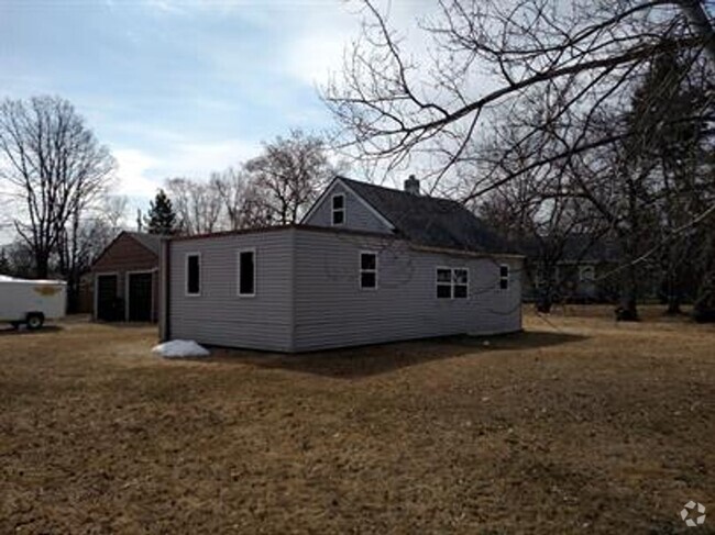 Building Photo - 2 bedrom/ 1 Bathroom Rental