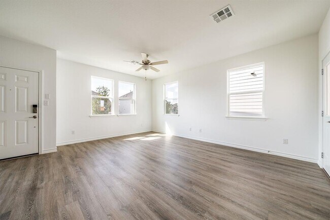 Photo - 123 Watkinville Rd