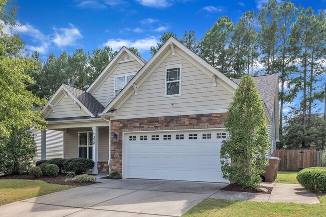 Building Photo - 4 Bedroom Home with 2 Car Garage & Fenced ...