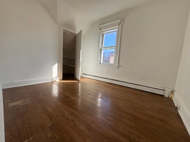 Photo - 82 E 18th St