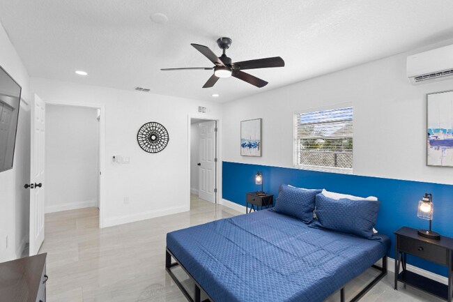 Photo - 1824 Lake St