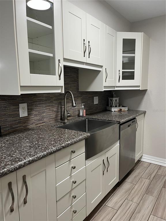Building Photo - 528 Golden Raintree Pl