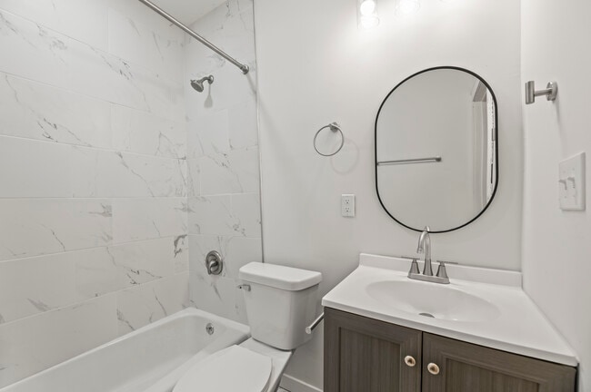 Building Photo - W180S7705 Pioneer Dr Unit 3