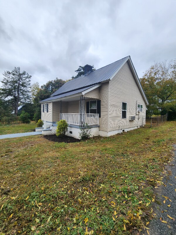 Photo - 237 Poole St