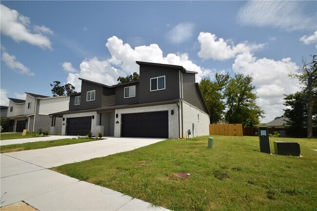 Building Photo - 646 Sun Meadows Loop