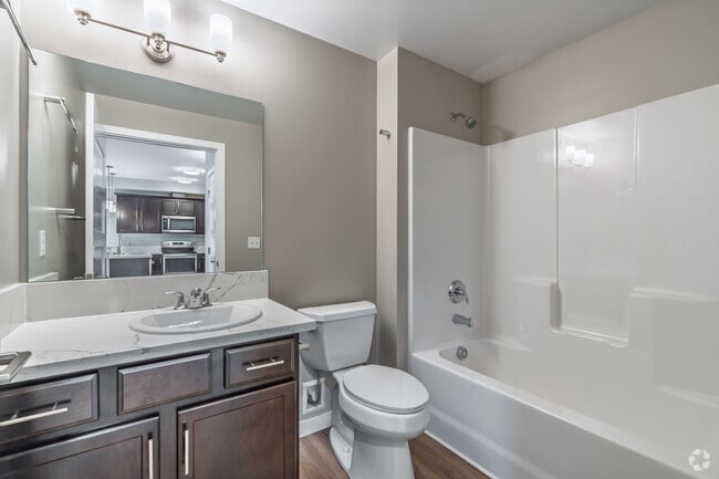1BR, 1BA - 636SF - Bathroom
