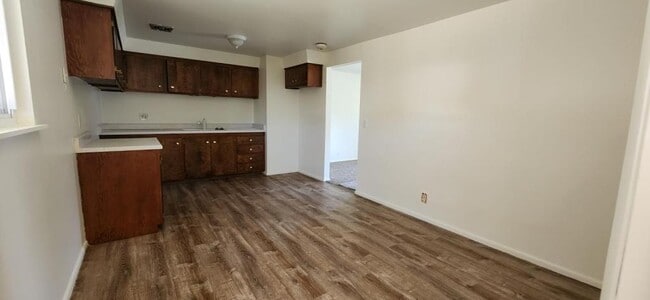 Photo - 367 Overland Rd