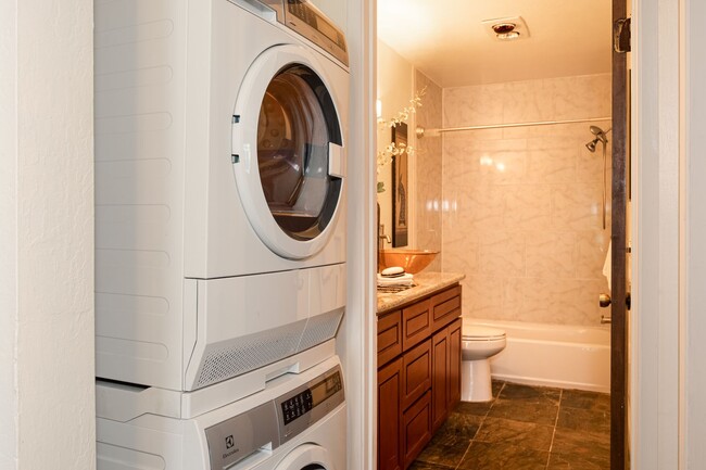 Photo - A Spacious 2 bedroom, 2 bathroom Townhouse - Upscale That’s Right On Trend