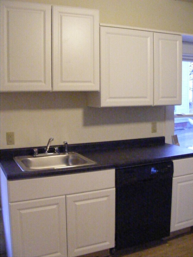 Photo - 123 Frost St