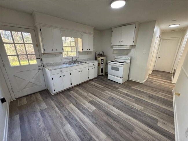 Photo - 1728 Tew Dr