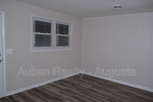 Photo - 1602 Johns Rd