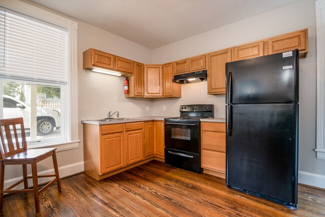 Photo - 148 Warwick St