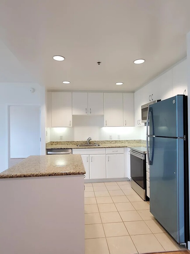 Photo - 260 King St Unit 673