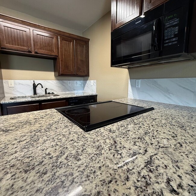 Building Photo - $500 Off 1st Full Month!* All Utilities In... Unit 93A Rental