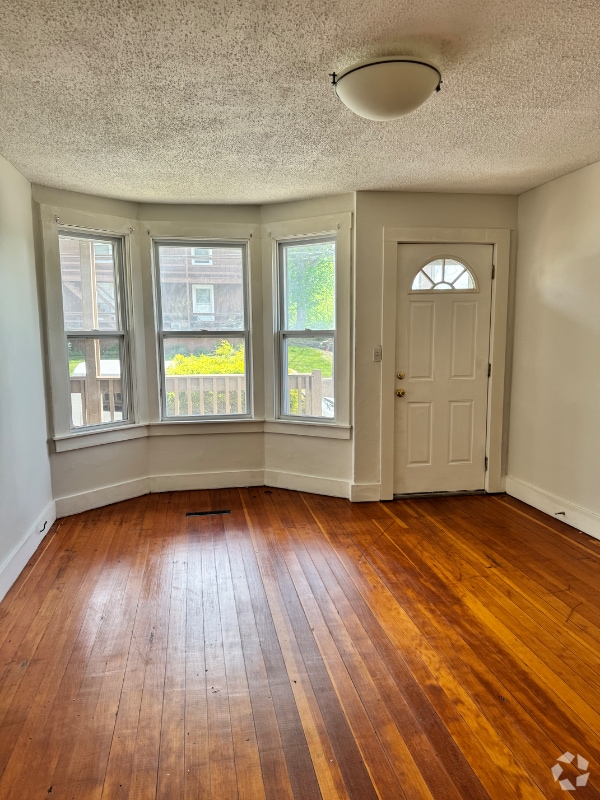 Building Photo - 25 School St Unit B Rental