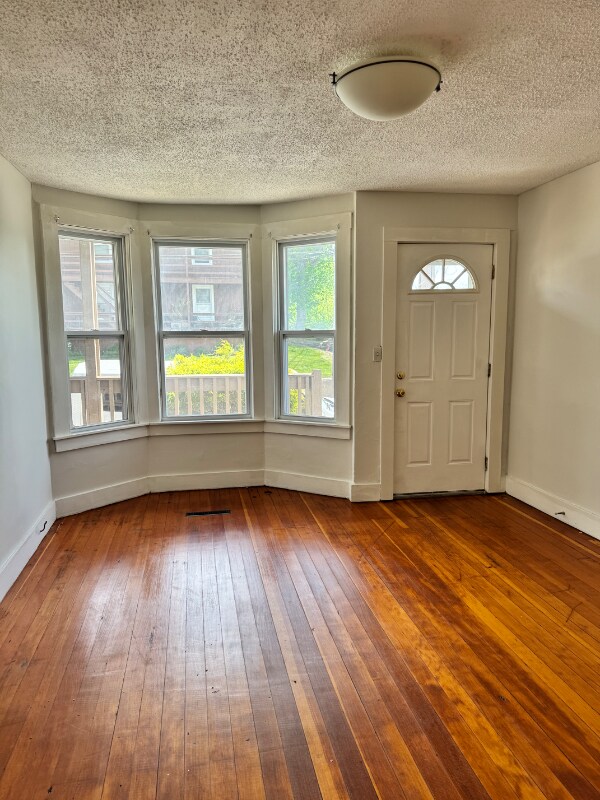 Photo - 25 School St Apartment