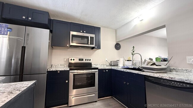 Building Photo - 2925 SW 22nd Ave Unit 203
