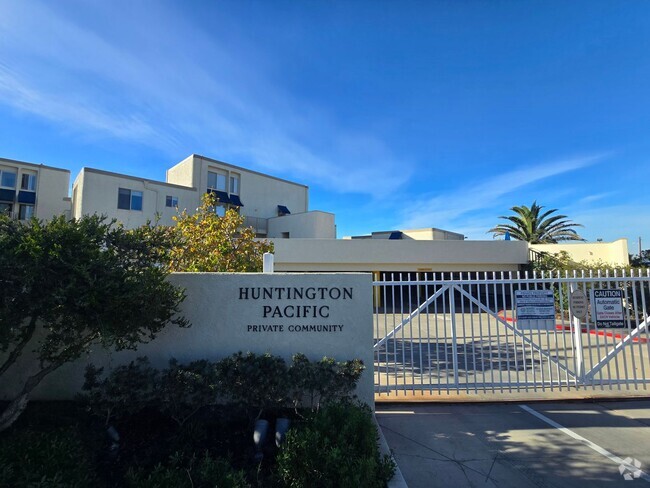 Building Photo - Huntington Pacific: Ocean Front Condo Open...