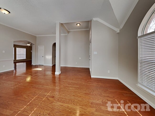 Photo - 1041 Essex Dr