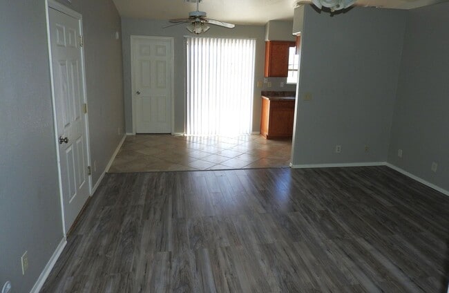 Photo - Country Living - 4+2 with 3 Car Garage!