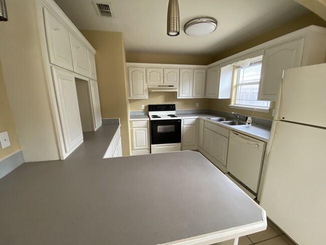 Photo - 1903 W Douglas St Unidad 1