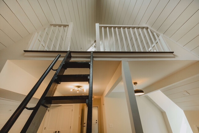 True Loft - 939 Piedmont Avenue